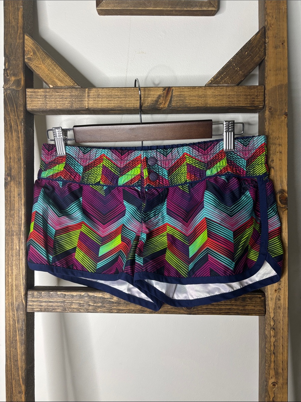 Billabong Multi-Color Chevron Athletic Shorts - Navy Trim Size S